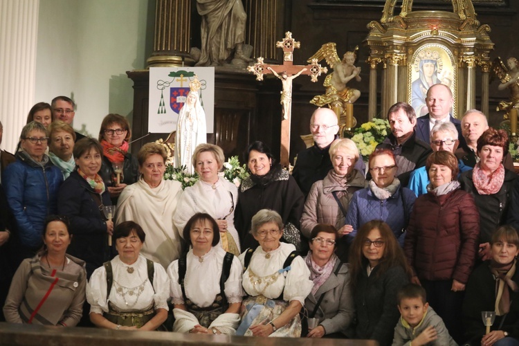 Poświęcenie figury MB Fatimskiej u św. Marii Magdaleny w Cieszynie