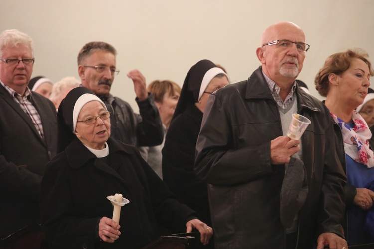 Poświęcenie figury MB Fatimskiej u św. Marii Magdaleny w Cieszynie