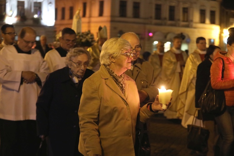 Poświęcenie figury MB Fatimskiej u św. Marii Magdaleny w Cieszynie