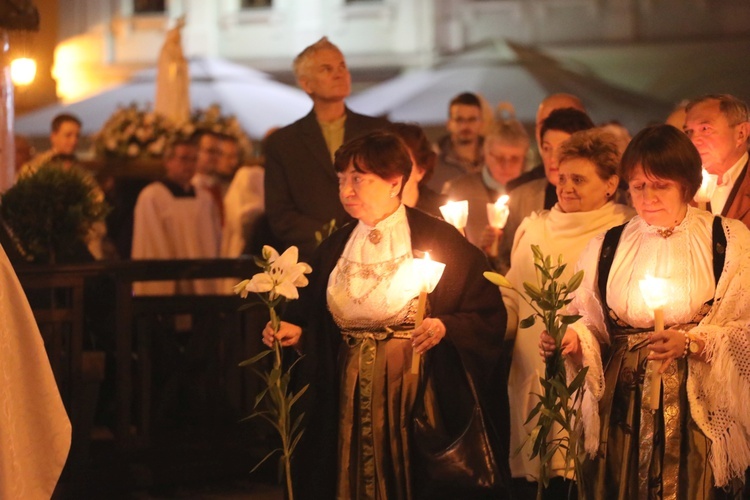 Poświęcenie figury MB Fatimskiej u św. Marii Magdaleny w Cieszynie