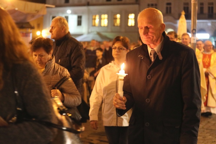 Poświęcenie figury MB Fatimskiej u św. Marii Magdaleny w Cieszynie