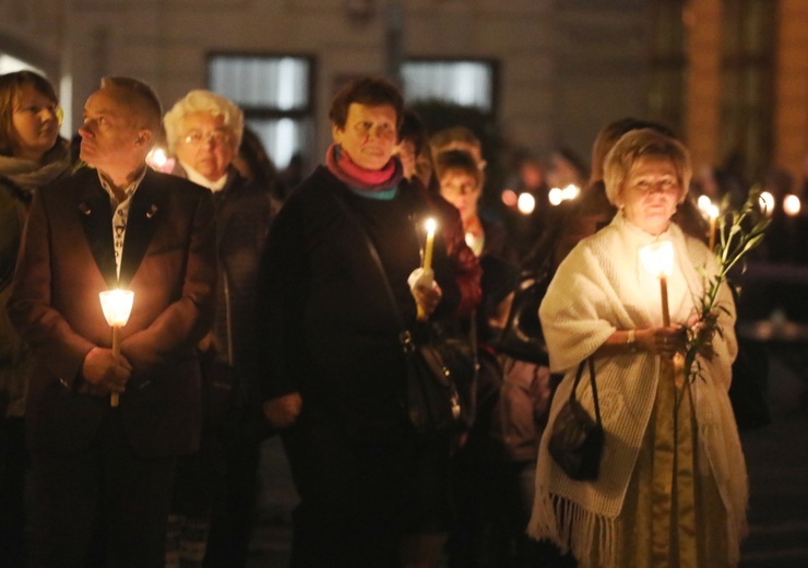 Poświęcenie figury MB Fatimskiej u św. Marii Magdaleny w Cieszynie