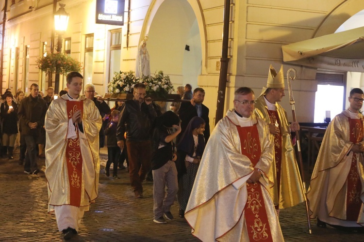 Poświęcenie figury MB Fatimskiej u św. Marii Magdaleny w Cieszynie