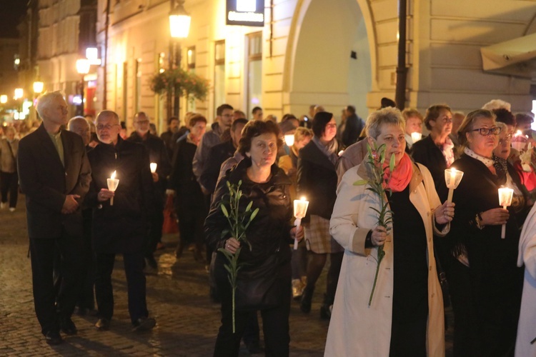 Poświęcenie figury MB Fatimskiej u św. Marii Magdaleny w Cieszynie