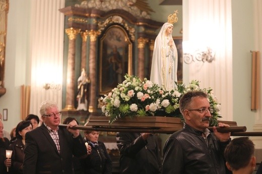 Poświęcenie figury MB Fatimskiej u św. Marii Magdaleny w Cieszynie