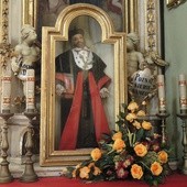 Figura św. Jana Kantego podarowana Kętom przez krakowskich profesorów z okazji kanonizacji