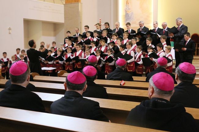 Biskupi u Matki Bożej Latyczowskiej