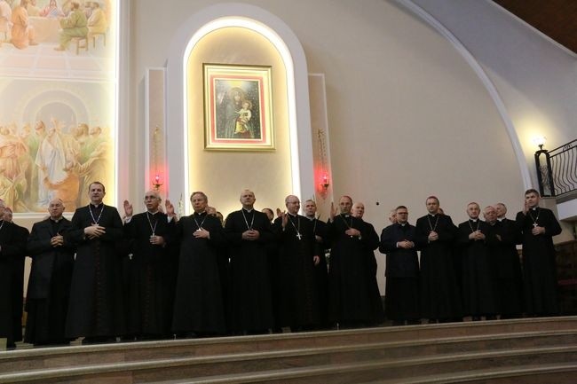 Biskupi u Matki Bożej Latyczowskiej