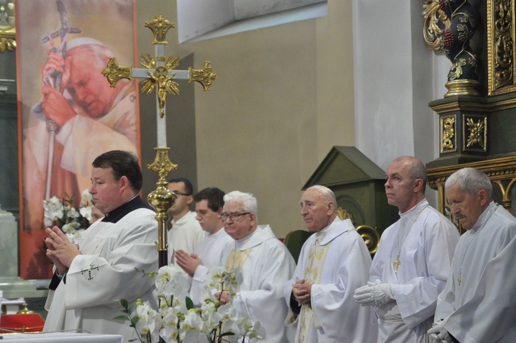 Święci Jan Paweł II i Maksymilian Kolbe w Muszynie