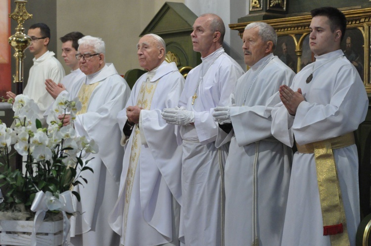 Święci Jan Paweł II i Maksymilian Kolbe w Muszynie