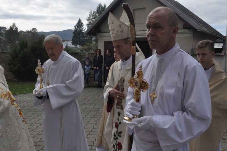 Święci Jan Paweł II i Maksymilian Kolbe w Muszynie