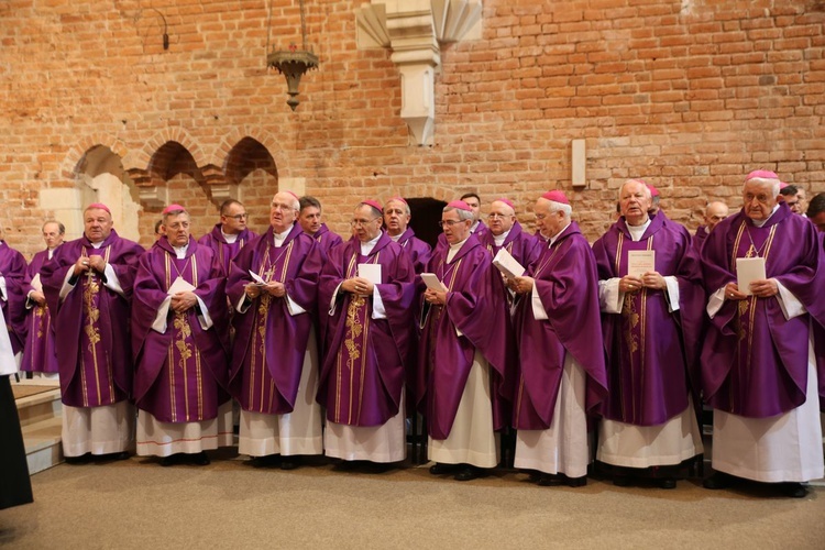 Pożegnanie bp. Wacława Świerzawskiego 