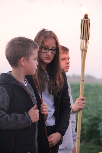 Procesja różańcowa do Jana Pawła II