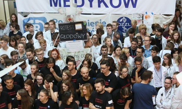 Morawiecki: Będzie podwyżka dla lekarzy rezydentów