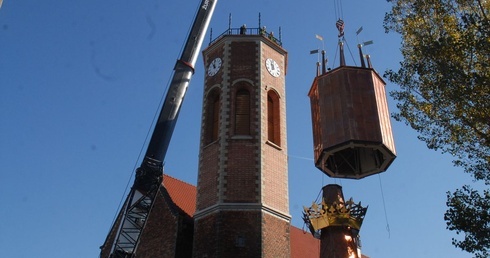 Zwieńczenie wieży prawie gotowe