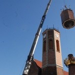 Zwieńczanie wieży kościoła MB Dobrej Rady w Krakowie-Prokocimiu