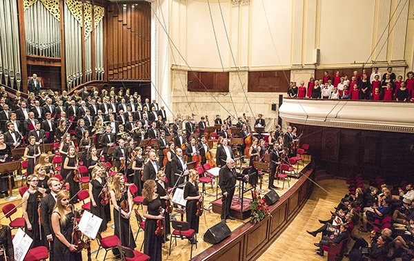 Opera opowiada w ośmiu obrazach całą historię proroka, wykorzystując aż 20 partii solowych, kilka chórów i kilkudziesięcioosobową orkiestrę.