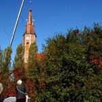 Zwieńczanie wieży kościoła MB Dobrej Rady w Krakowie-Prokocimiu