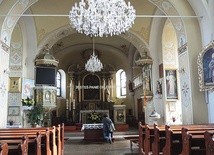 ▼	Wnętrze kościoła parafialnego.