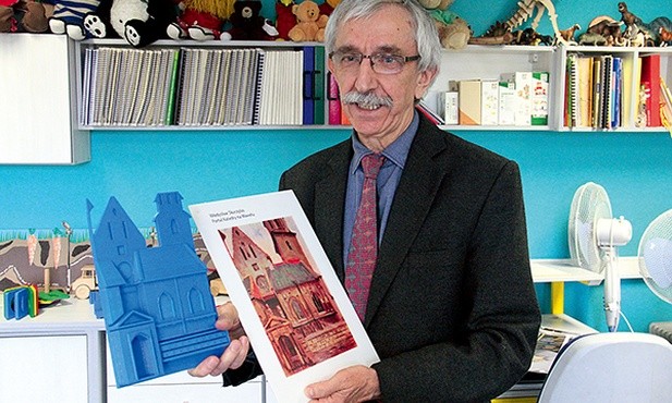 Prof. Bogusław Marek jest autorem wielu narzędzi ułatwiających naukę ociemniałym.