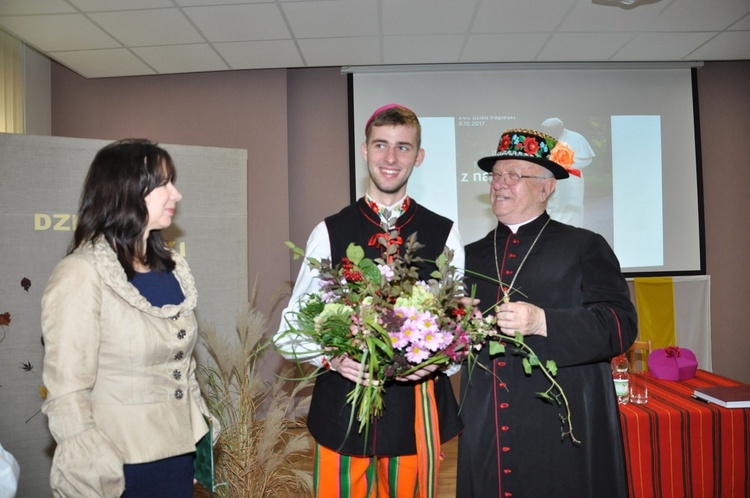 Dzień Papieski w Zduńskiej Dąbrowie