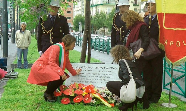 Pamiątkowa tablica w miejscu śmierci Gaetana Montanina.