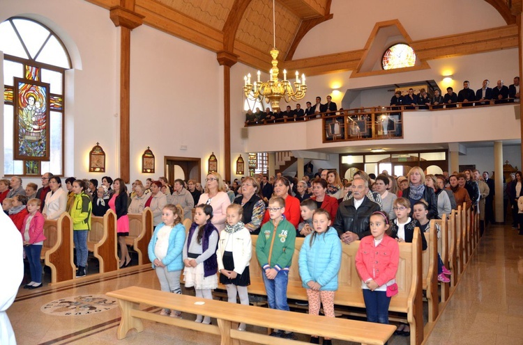 Poświęcenie nowych dzwonów w parafii w Podsarniu