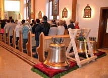 Poświęcenie nowych dzwonów w parafii w Podsarniu