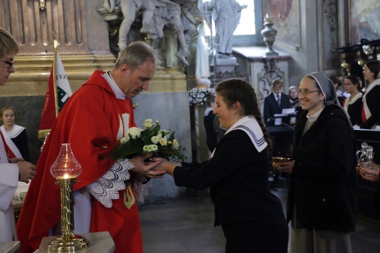 W szkole sióstr urszulanek świętują