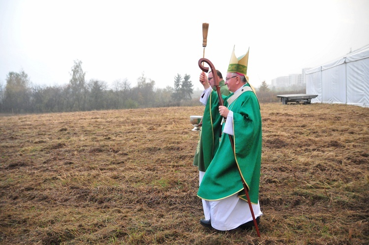 Abp Budzik poświęcił plac pod budowę kościoła św. Jana Kantego przy ul. Berylowej w Lublinie