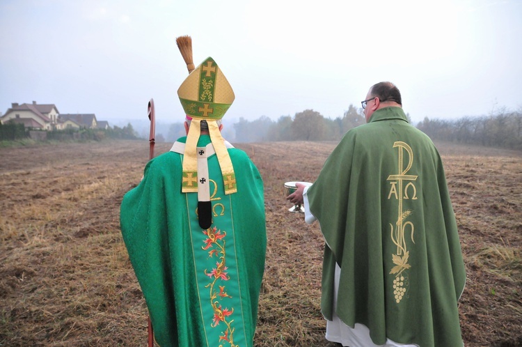 Abp Budzik poświęcił plac pod budowę kościoła św. Jana Kantego przy ul. Berylowej w Lublinie