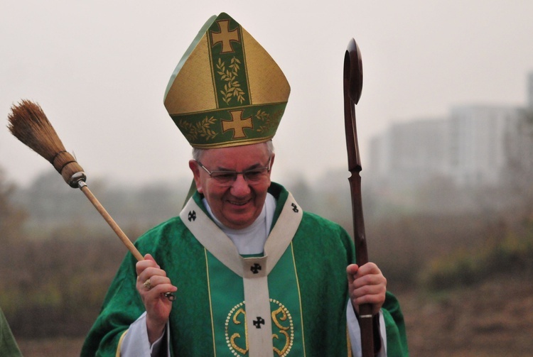 Abp Budzik poświęcił plac pod budowę kościoła św. Jana Kantego przy ul. Berylowej w Lublinie