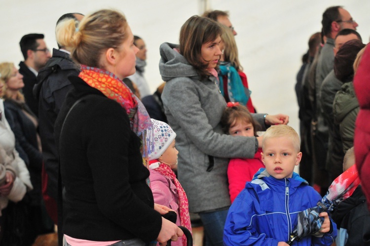 Abp Budzik poświęcił plac pod budowę kościoła św. Jana Kantego przy ul. Berylowej w Lublinie