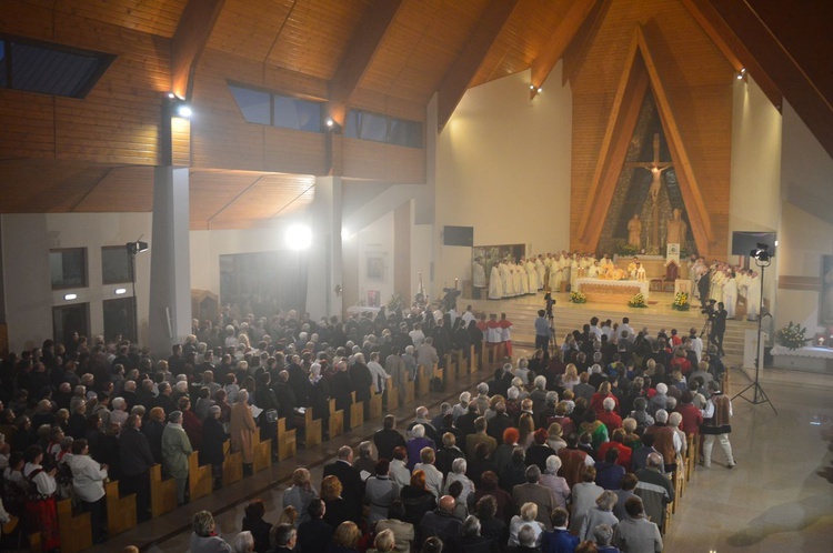 Poświęcenie świątyni oraz ołtarza św. Jana Pawła II w Nowym Targu 