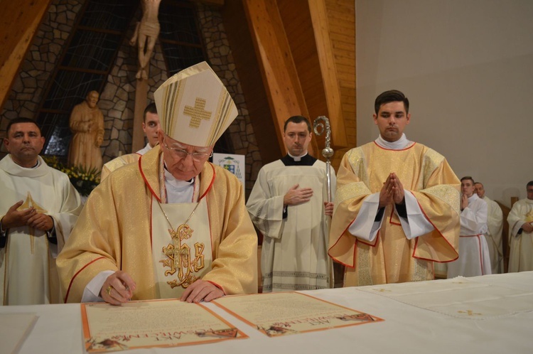 Poświęcenie świątyni oraz ołtarza św. Jana Pawła II w Nowym Targu 