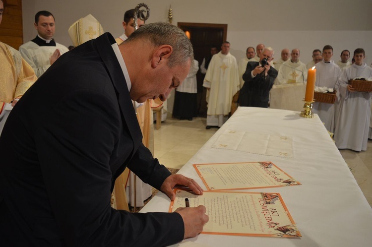 Poświęcenie świątyni oraz ołtarza św. Jana Pawła II w Nowym Targu 