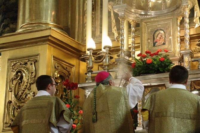 Uroczystość nałożenia paliusza abp. Markowi Jędraszewskiemu