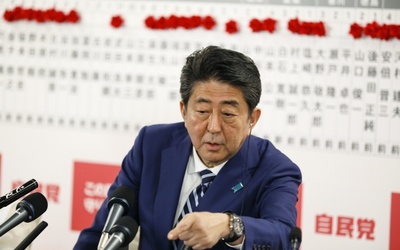 Zwycięstwo prawicy w przedterminowych wyborach w Japonii