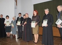 Bp Henryk Tomasik wręczył dyplomy z podziękowaniem za dotychczasową współpracę z Duszpasterstwem Rodzin