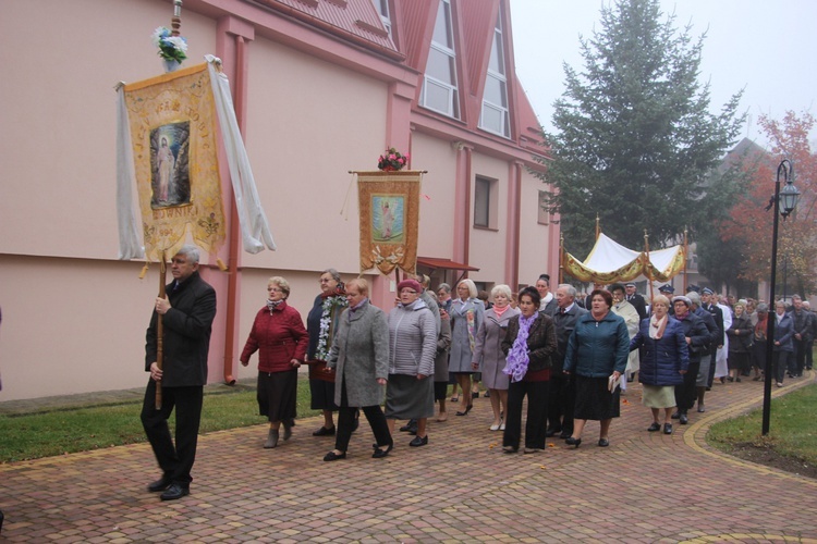 Wprowadzenie relikwii św. Jana Pawła II do parafii w Bobrownikach