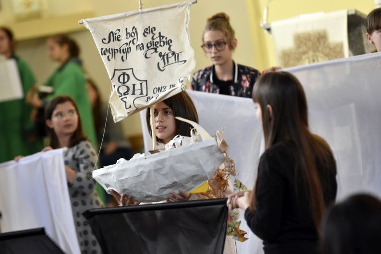 Przedstawienie "Idźmy naprzód z nadzieją"