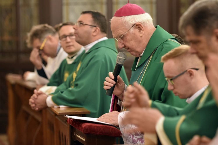 Przygotowanie i poświęcenie witraża, kraty i odnowionej figury