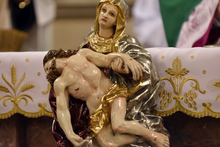 Przygotowanie i poświęcenie witraża, kraty i odnowionej figury