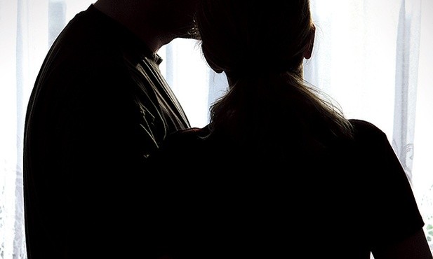 ▲	– Bywają dni, że każda wzmianka o problemach z zajściem w ciążę to powód do łez – przyznają bezdzietni małżonkowie. 