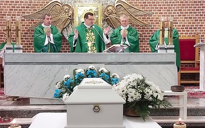 Eucharystii przewodniczył ks. Krzysztof Kida.