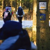 ▲	Pielgrzymi zrzeszeni w konfraterni podjęli się trudnego zadania. Ale każdy, kto ich spotkał, wie, że mu podołają.