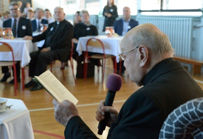 Spotkanie z poetą ks. Bonifacym Miązkiem