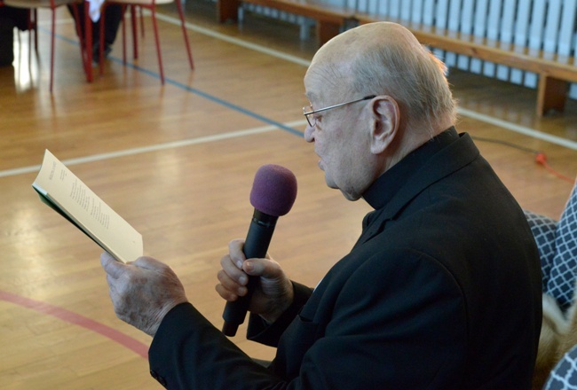 Spotkanie z poetą ks. Bonifacym Miązkiem