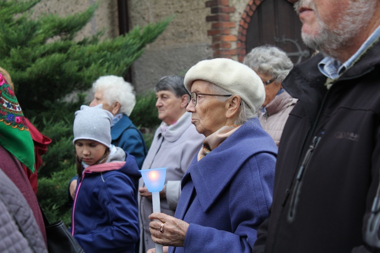 Relikwie św. Hiacynty i Franciszka w Pieszycach 