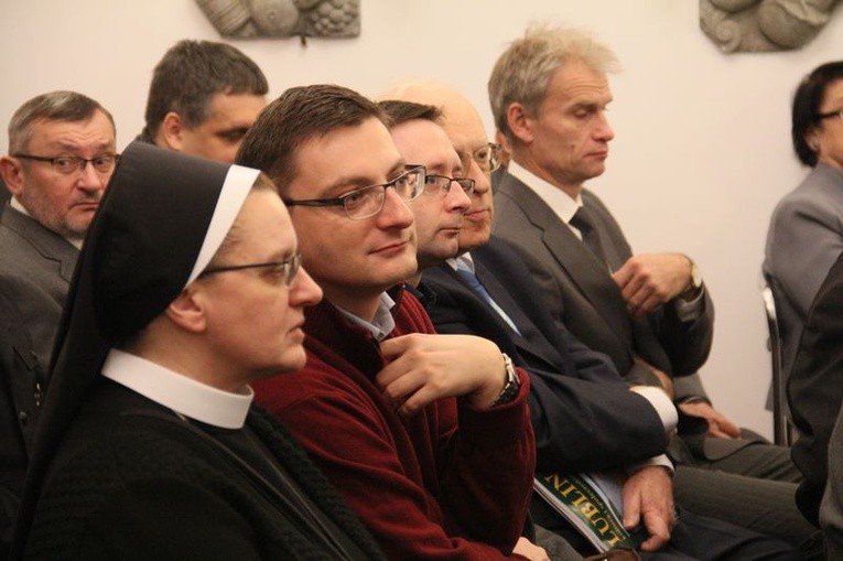 Wręczenie nagrody Mickiewicz - Puszkin  biskupowi Ryszardowi Karpińskiemu
